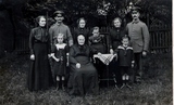 Familienfoto meines Großvaters Paul Hünseler auf Heimaturlaub ca. 1915/16