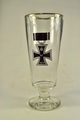 Bierglas mit Eisernem Kreuz und Feldpostkarte von Josef Riederer