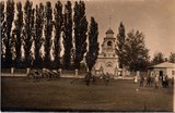 Geschütze von Ludwig Katterbachs Regiment auf dem Kirchplatz von Wjasnowoje